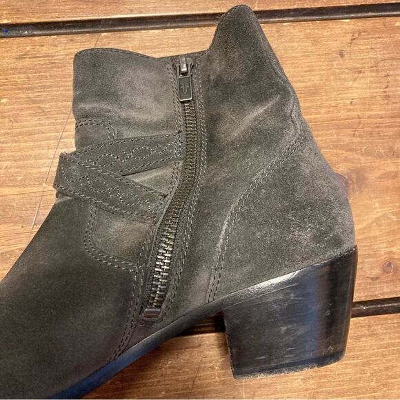 Frye Ellen Buckle Short Booties Gray Suede Leather Size 7 Harness - Picture 4 of 10